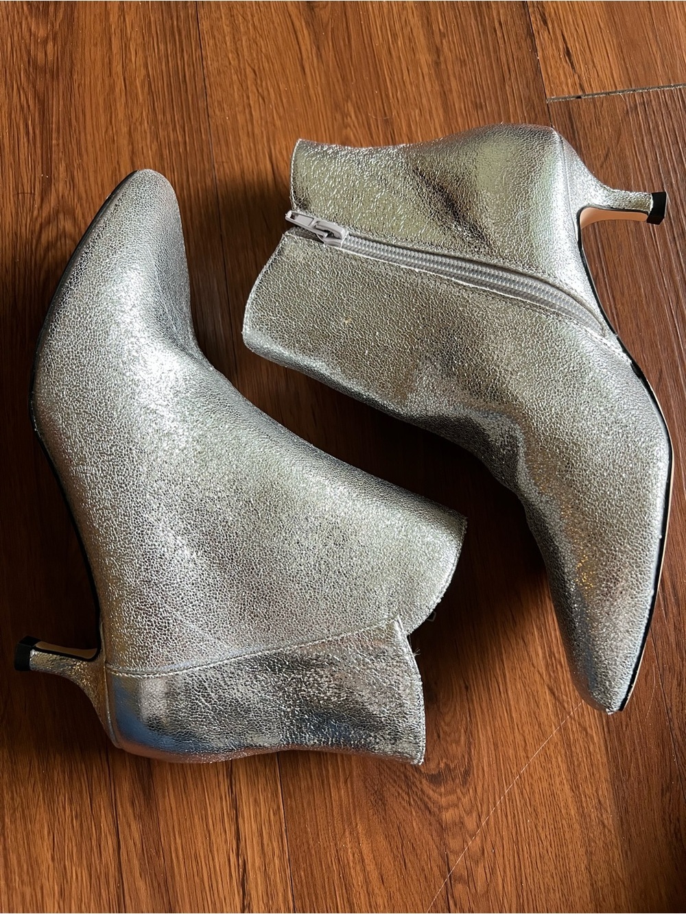 XOXO Kyrie Silver Metallic Ankle Booties Size 6.5 New - Picture 4 of 11